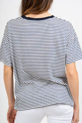 T-shirt rigata over con spacchetti.