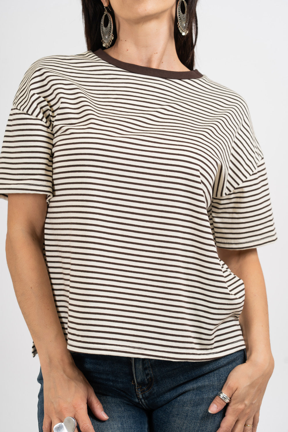 T-shirt rigata over con spacchetti.