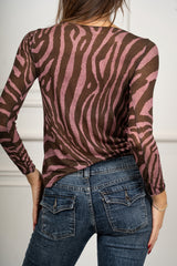 modella indossando Maglia Aveline Zebrata colore