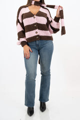 modella indossando Cardigan a righe in misto lana con sciarpa coordinata colore