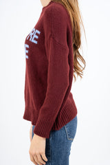 modella indossando Maglione girocollo con scritta “Ho sempre ragione” in misto lana Made in Italy colore