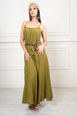 modella indossando Abito lungo in Tencel con cintura colore Verde Oliva Unica