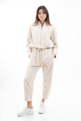 modella indossando Pantalone cropped vita alta con cintura intrecciata in tela canvas colore