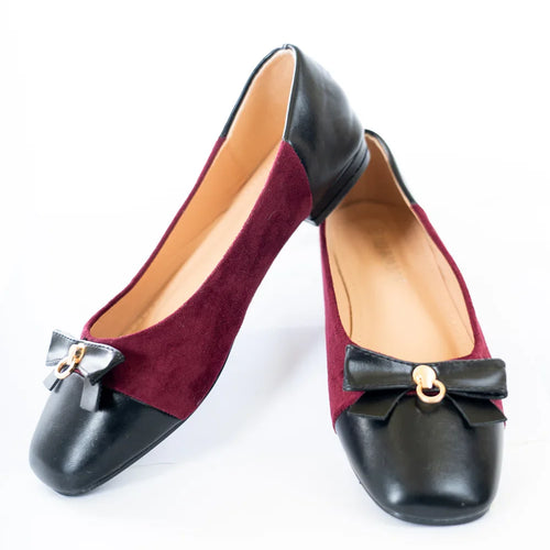 modella indossando Ballerina bicolore con fiocco colore