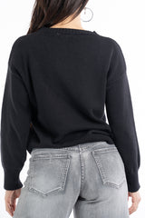 modella indossando Maglione girocollo con scritta “Ho sempre ragione” in cotone misto colore