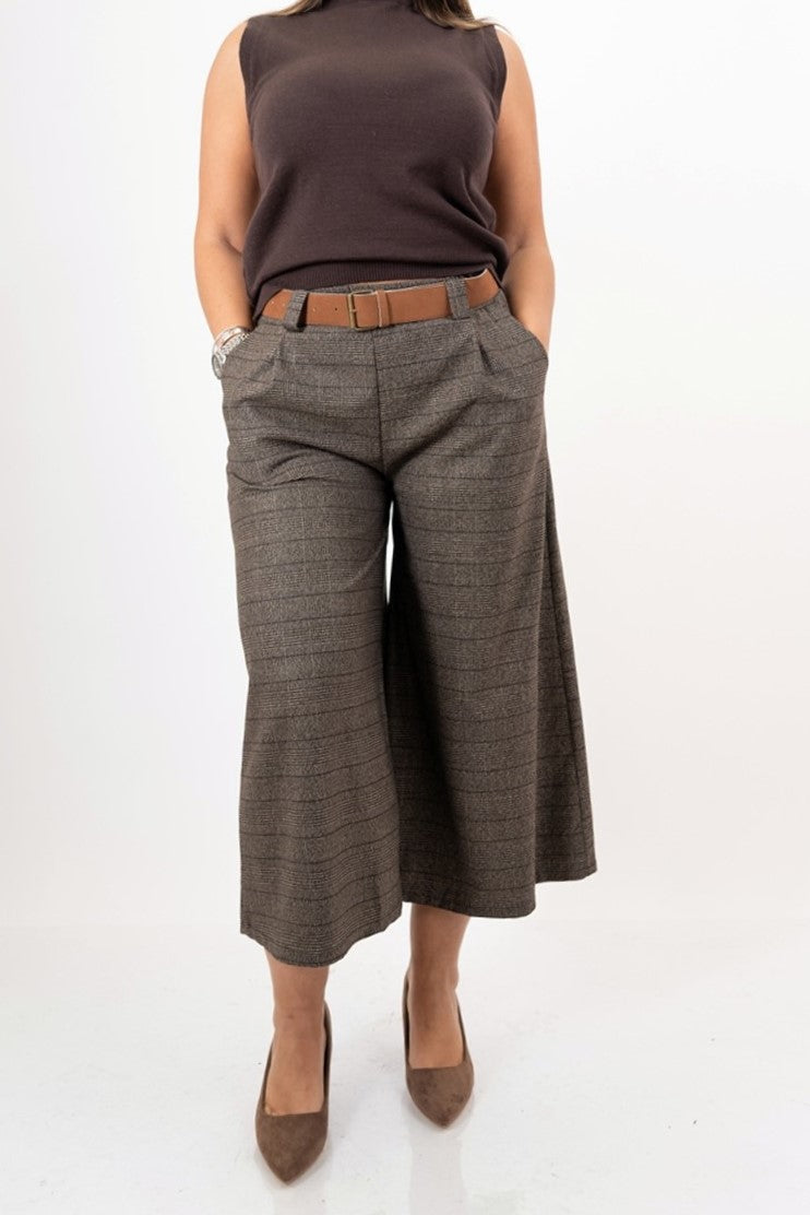 modella indossando Pantagonna palazzo a quadri Principe di Galles in misto viscosa colore Marrone Unica