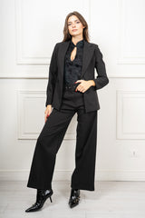 modella indossando Top Selene colore