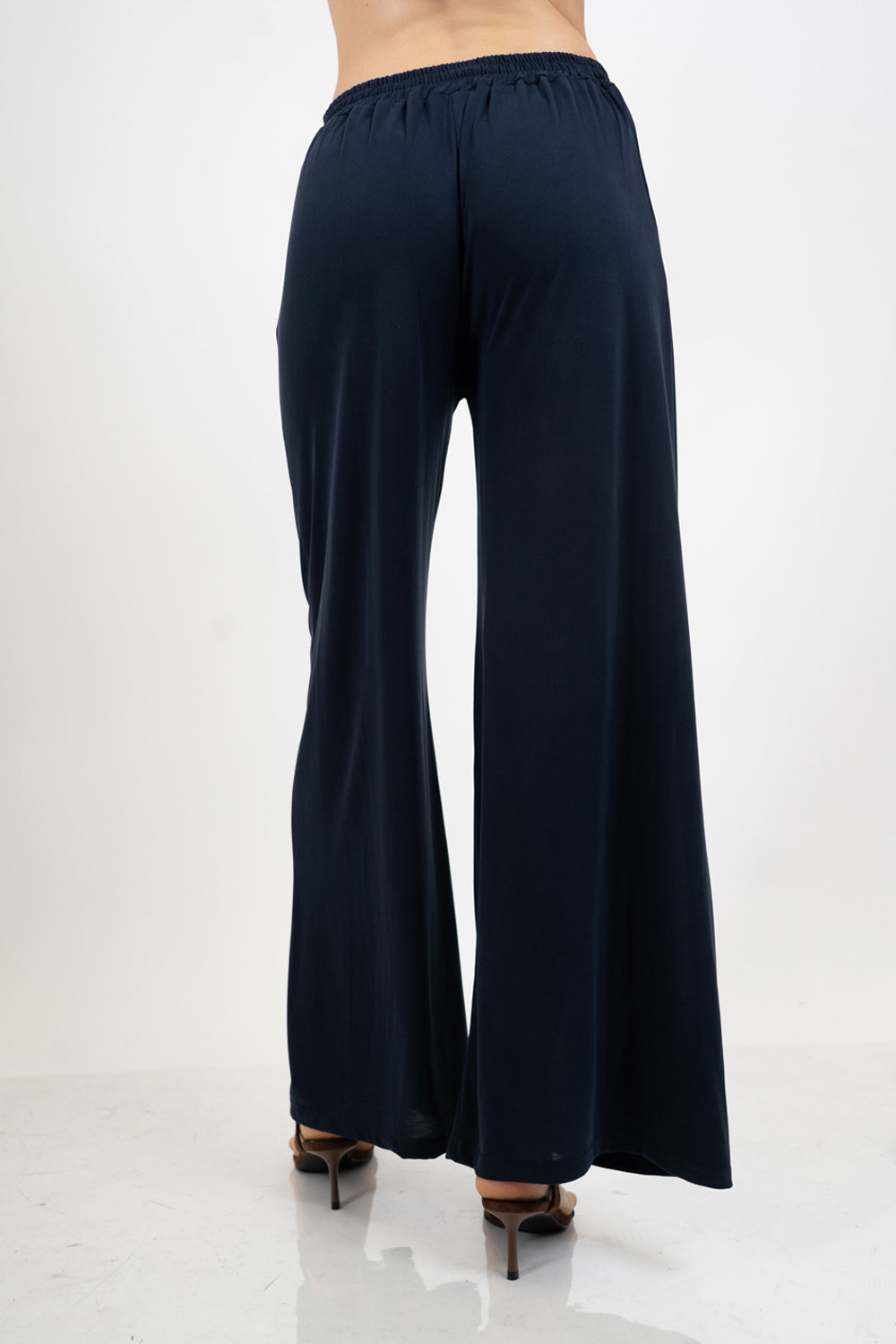 Pantalone palazzo in viscosa elasticizzata con coulisse Made in Italy.