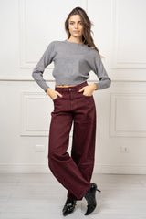 modella indossando Maglia Mirelle boxy in misto viscosa colore