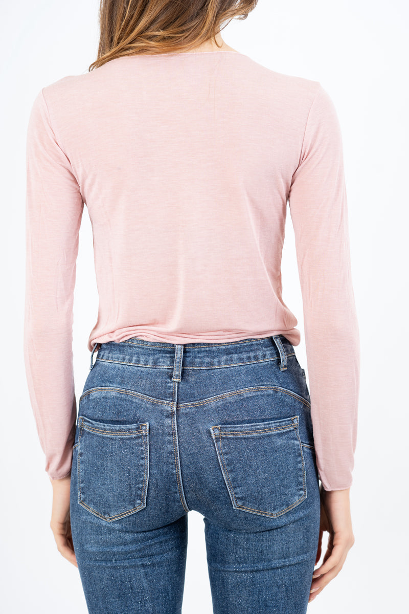 modella indossando Maglia SoftCash in misto viscosa e cashmere colore