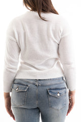 modella indossando Maglia over 100% cotone con scritta ricamata “No Vabbé” colore