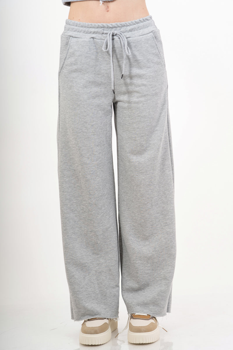 modella indossando Pantalone palazzo in felpa elasticizzata con coulisse colore