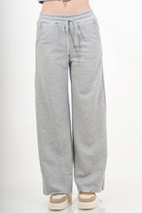 modella indossando Pantalone palazzo in felpa elasticizzata con coulisse colore