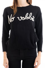 modella indossando Maglia over misto cotone con scritta ricamata “No Vabbé” colore