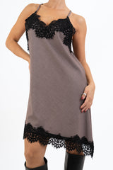 Abito LaceMood asimmetrico in poliviscosa con pizzo