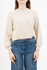 modella indossando Maglione morbido con manica ampia e bordo a costine colore Beige Unica