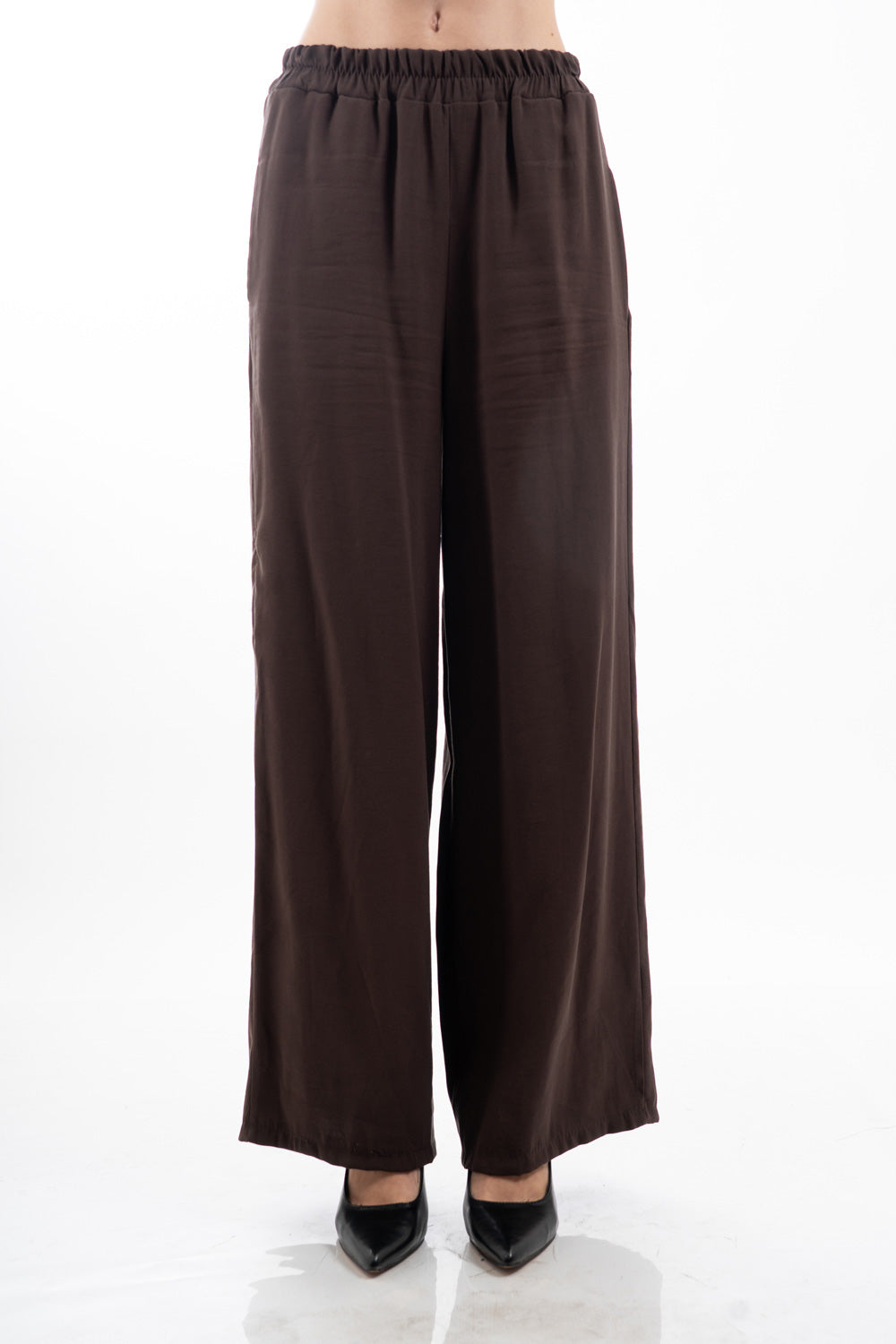 modella indossando Pantalone palazzo con elastico in vita in tela fluida misto viscosa colore