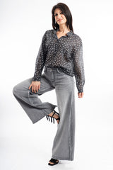 modella indossando Camicia velata a pois in tencel con collo coreano colore