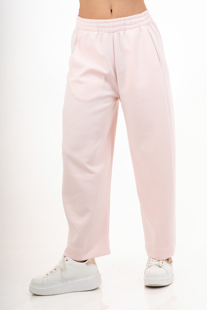 modella indossando Pantalone in misto viscosa con elastico in vita colore