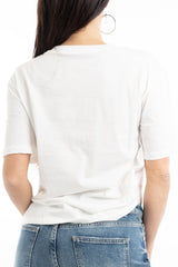 modella indossando T-shirt scritta “Anche secondo me ho ragione io” colore