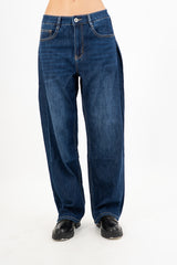 Jeans con pences laterali