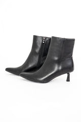 Tronchetti eleganti in ecopelle nera con tacco kitten heel