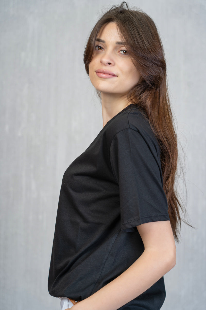 T-shirt Over in Cotone Elasticizzato nera con Ricamo Beige "Segni Particolari...."