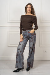 modella indossando Jeans floreale Selene colore