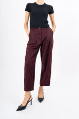 modella indossando Pantalone Balloon Chic colore