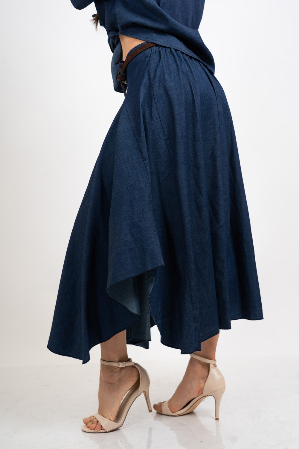 Gonna ampia effetto chambray con taglio stondato.