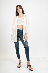 Camicia ricamata in cotone con manica a campana e dettagli crochet.
