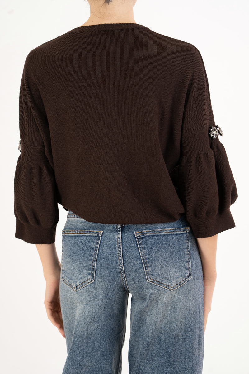 Maglia Balloon Chic con spilla gioiello