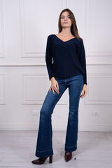modella indossando Maglia Vela scollo V colore