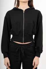 modella indossando Giacca felpa over con cappuccio e zip colore Nero Unica