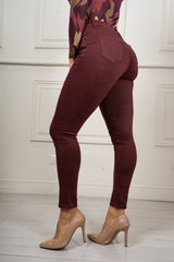 modella indossando Jeans skinny Bellamy push-up colore