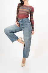 modella indossando Maglia a righe in misto cashmere Made in Italy colore