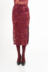 modella indossando Gonna lunga in microrete con paillettes e spacco laterale colore