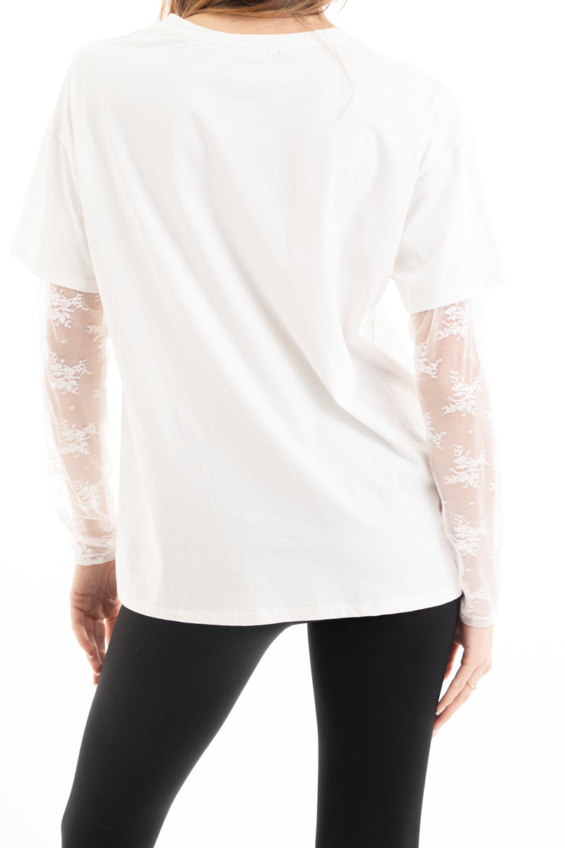 modella indossando Maglia over in cotone elasticizzato con manica lunga in pizzo colore