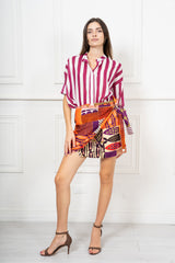 modella indossando Camicia in Cotone Leggero a Righe Bicolore Made in Italy colore
