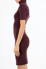 modella indossando Abito SoftDream dolcevita in viscosa elasticizzata colore