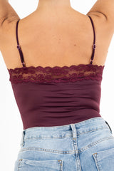 modella indossando Body Lace Touch con bretelle sottili colore