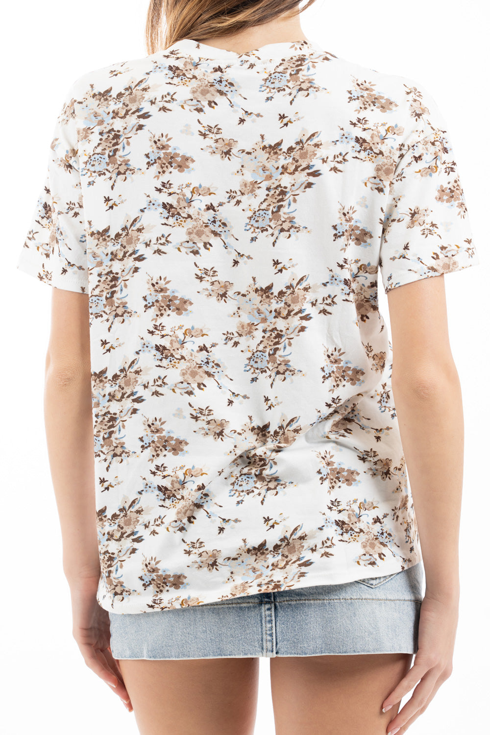 modella indossando T-shirt in cotone elasticizzato con stampa floreale e vestibilità morbida colore