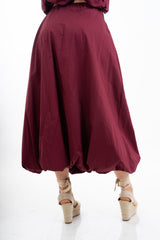 modella indossando Gonna a palloncino in cotone leggero con elastico in vita colore