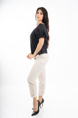 modella indossando Blusa effetto raso cangiante con scollo V e manica con cucitura interna colore