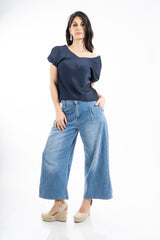 modella indossando Blusa effetto raso cangiante con scollo V e manica con cucitura interna colore