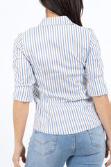 modella indossando Camicia rigata avvitata in cotone – bianco colore