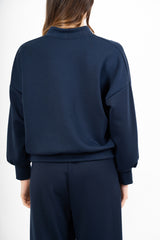 modella indossando Giacca in felpa misto viscosa con zip e manica ampia colore