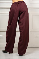modella indossando Pantalone Elodie a palazzo con vita incrociata colore