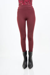 modella indossando Leggings a vita alta in maglina elasticizzata colore