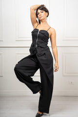 modella indossando Pantalone Elodie a palazzo con vita incrociata colore Nero Unica